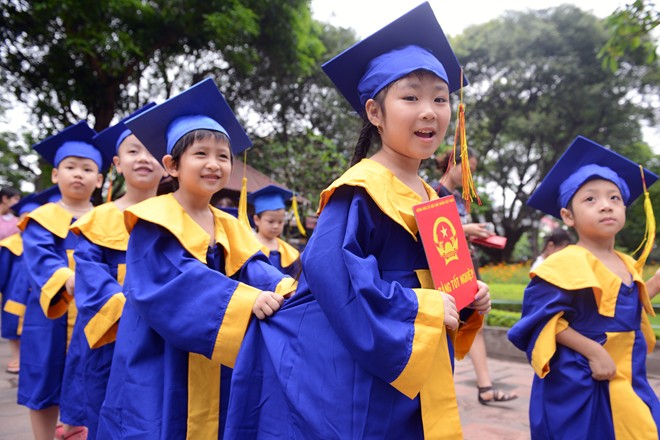 ao tot nghiep cap 1 tieu hoc 2020